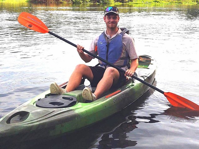 Der Rieker Auzubi Simon fährt während seines Auslandspraktikums in den USA auch Kayak in den Everglades.