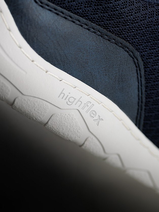Nahaufnahme einer Schuhsohle mit der Rieker High-flex Technologie.