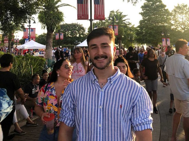 Rieker Student Tobias auf einem Fest während seines Auslandsaufenthalts in Florida.