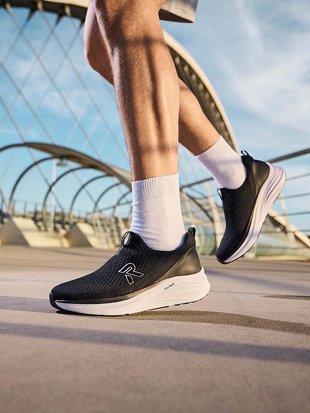 Rieker Sport Schuhe Melton beim Joggen