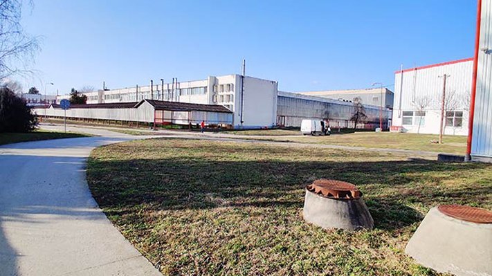 Außenaufnahme des Unternehmensgebäudes am Rieker Standort in Komarno, Slowakei.