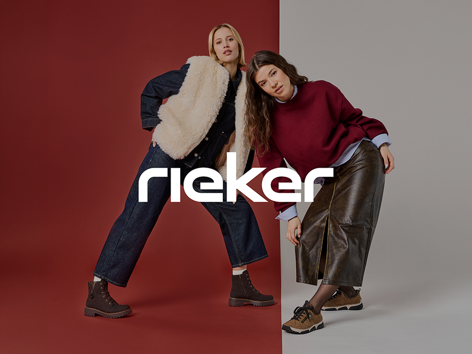 zwei Frauen mit modernen Rieker Schuhen