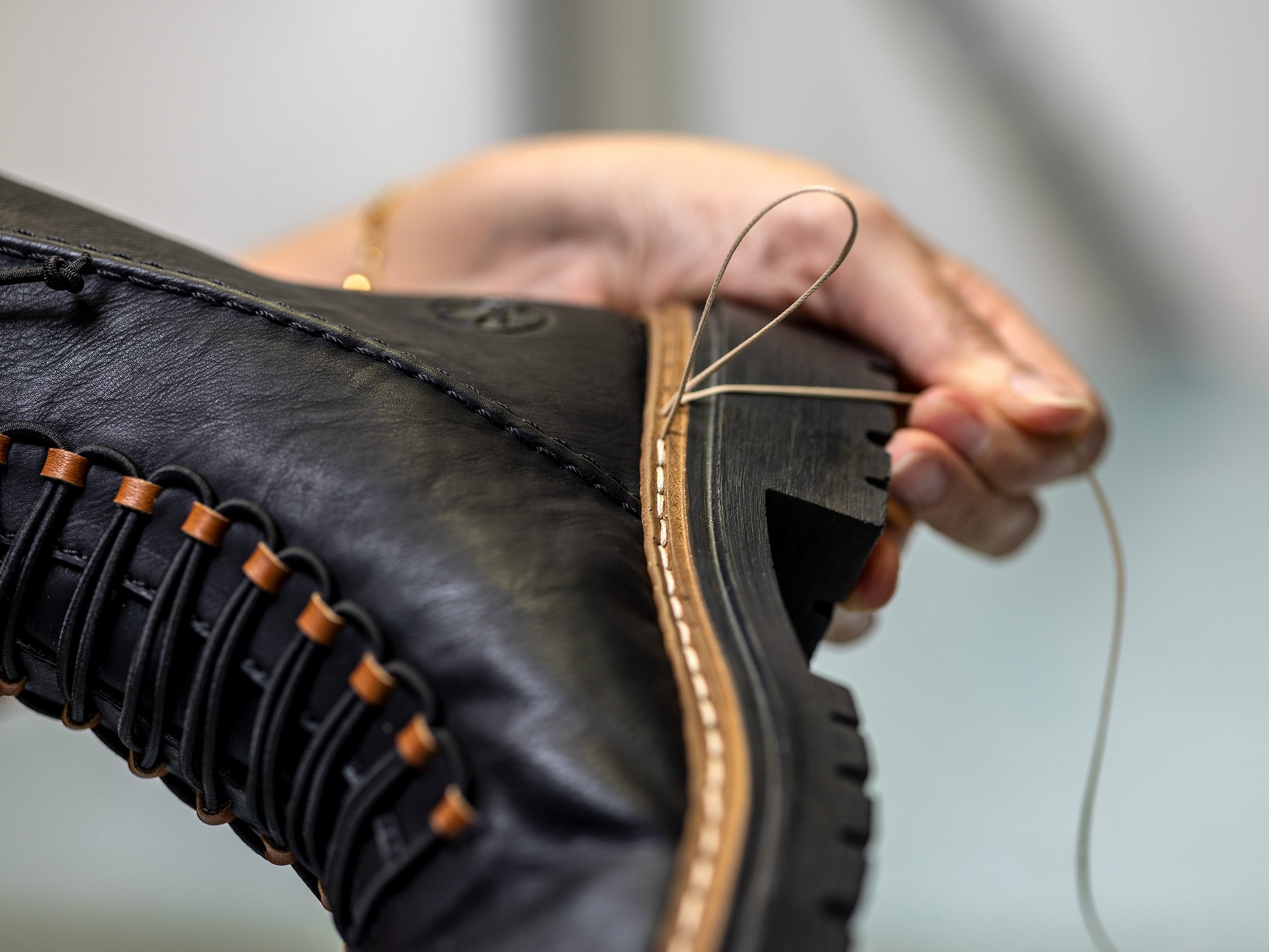 Close-up of the production of a boot with the braiding method
