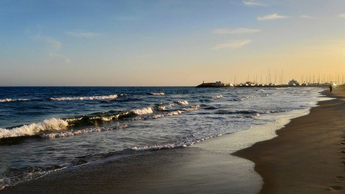 Das Meer beim Sonnenuntergang während eines Auslandsaufenthalts am Rieker Standort in Tunesien 